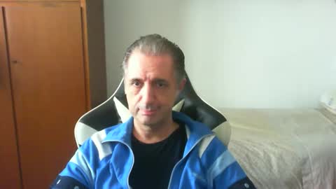 Snapshot of liuk53 chatting on May 3, 1:06 pm liuk53 online show from May 3, 1:06 pm