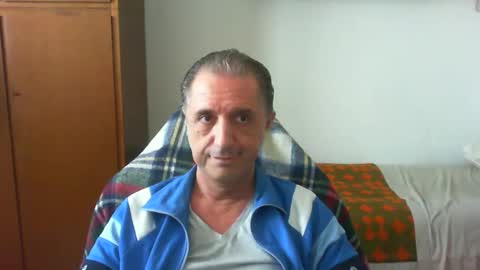 Snapshot of liuk53 chatting on May 17, 12:23 pm liuk53 online show from May 17, 12:23 pm