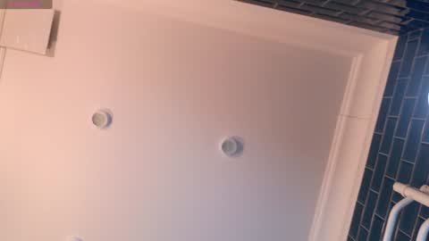 Liv 3 online show from December 21, 2:37 pm