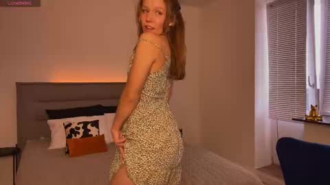 Snapshot of lively_luna chatting on October 8, 9:51 am Luna online show from October 8, 9:51 am