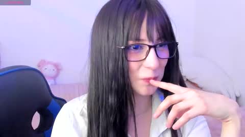 Snapshot of livemakio chatting on October 31, 5:08 am Liz online show from October 31, 5:08 am