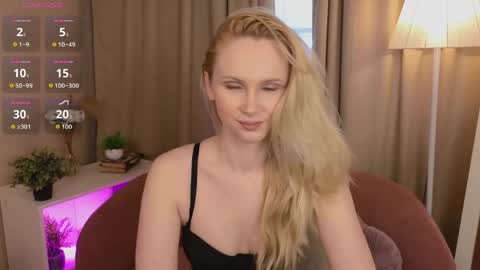 Snapshot of livia_place chatting on May 28, 1:30 pm Livia online show from May 28, 1:30 pm