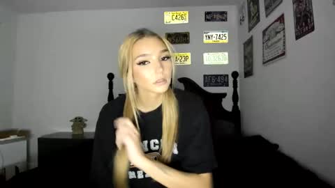 Snapshot of livvywinters chatting on April 7, 4:13 am Livvy online show from April 7, 4:13 am