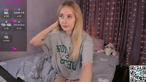 Snapshot of livyybosom chatting on April 14, 6:25 pm My name is Livy Nice to meet you Thumbs up please its important online show from April 14, 6:25 pm