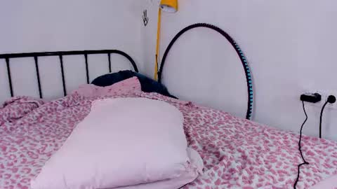 liyaflyhigh online show from June 11, 3:21 pm