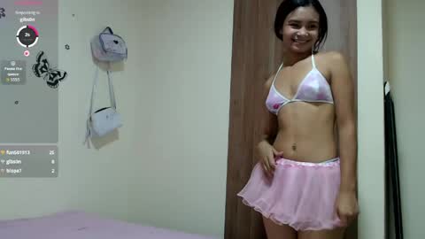 Snapshot of liz7skinny chatting on June 5, 9:53 pm Liz7skinny online show from June 5, 9:53 pm