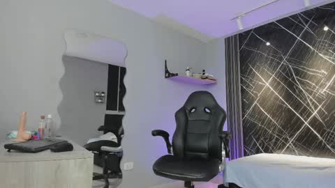 Snapshot of liz_094 chatting on June 5, 8:58 pm liz_094 online show from June 5, 8:58 pm