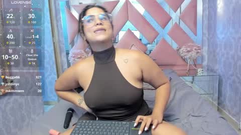 Snapshot of liz_ariza4u chatting on April 1, 1:41 pm online show from April 1, 1:41 pm