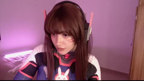 Elizabeth online show from April 25, 1:08 am