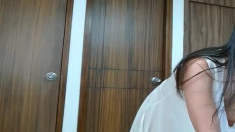 Snapshot of liz_fe chatting on March 6, 10:17 pm liz_fe online show from March 6, 10:17 pm