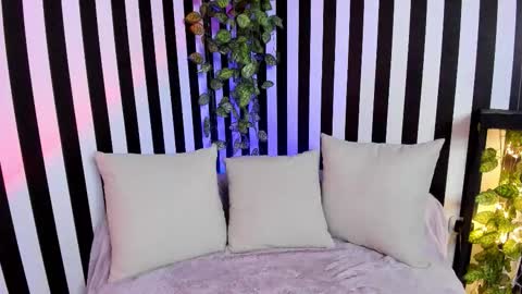 Liz  online show from January 13, 2:44 pm