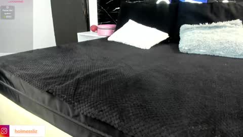 Liz  online show from January 12, 12:01 pm