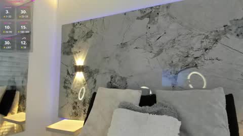 Liz  online show from November 12, 11:54 am