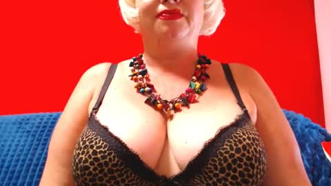 Snapshot of lizabrazzer chatting on July 24, 12:03 pm LizaBrazzer online show from July 24, 12:03 pm
