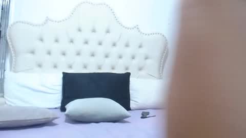 lizANDjuan online show from February 13, 10:00 pm