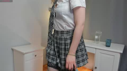 Hello there im Amelia Im new here Lets have fun online show from December 12, 3:21 am
