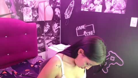 Snapshot of lizz_99 chatting on May 27, 1:57 am lizz online show from May 27, 1:57 am
