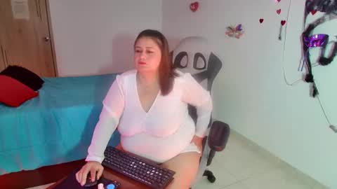 lizz_milf online show from October 21, 5:41 am