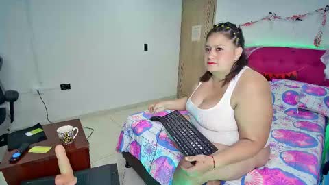 lizz_milf online show from October 28, 5:00 am