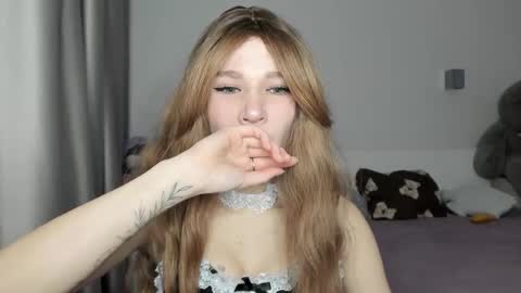 Snapshot of lizza_a chatting on March 19, 6:34 pm lizza_a online show from March 19, 6:34 pm