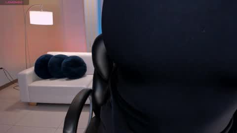 Lizzi  online show from October 10, 9:03 pm