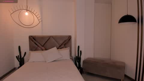 Lizzi  online show from March 21, 3:37 pm