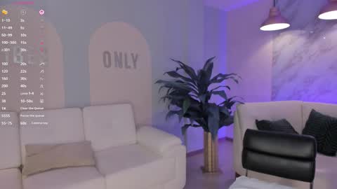 Lizzi  online show from March 24, 8:25 pm