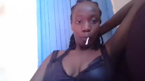 lizzie2020 online show from July 28, 7:37 am