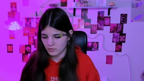 Snapshot of lizzie_boom chatting on April 2, 7:22 pm lizzie_boom online show from April 2, 7:22 pm