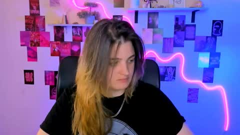 Snapshot of lizzie_boom chatting on May 10, 7:19 pm lizzie_boom online show from May 10, 7:19 pm