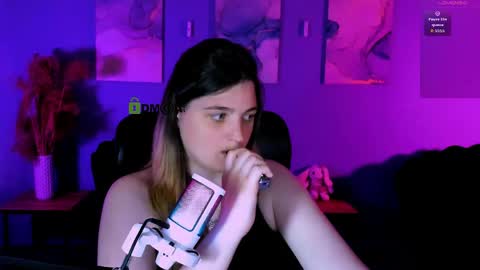 Snapshot of lizzie_boom chatting on May 13, 9:00 pm lizzie_boom online show from May 13, 9:00 pm