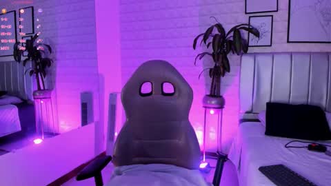  Lizzie  online show from November 26, 12:06 pm