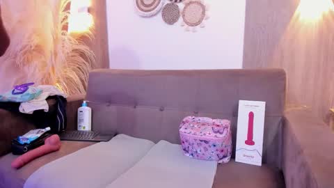 lizzie_williamss online show from November 30, 3:21 am