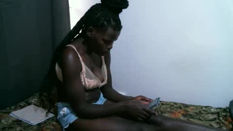 Snapshot of lizzy_25 chatting on May 9, 6:40 am Lizzy online show from May 9, 6:40 am