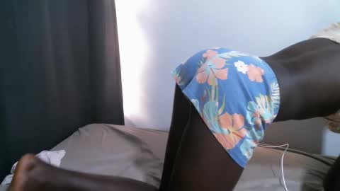 Snapshot of lizzy_25 chatting on May 16, 5:48 am Lizzy online show from May 16, 5:48 am