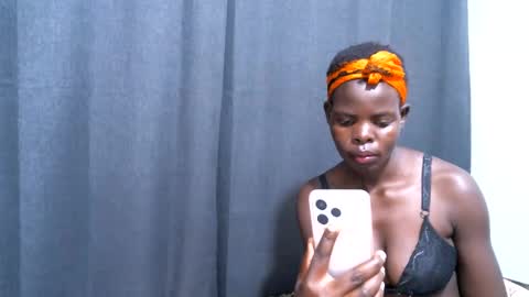 Snapshot of lizzy_25 chatting on May 30, 3:03 am Lizzy online show from May 30, 3:03 am