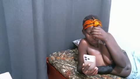 Snapshot of lizzy_25 chatting on May 31, 4:53 am Lizzy online show from May 31, 4:53 am