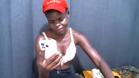 Snapshot of lizzy_25 chatting on June 1, 9:55 am Lizzy online show from June 1, 9:55 am