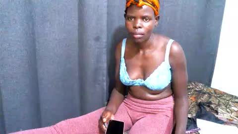 Snapshot of lizzy_25 chatting on June 3, 2:33 pm Lizzy online show from June 3, 2:33 pm