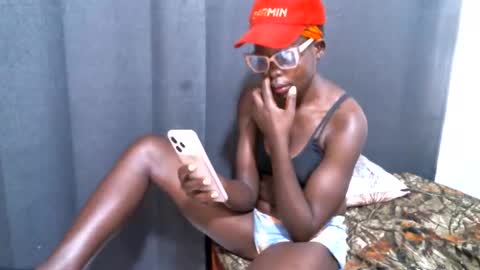 Snapshot of lizzy_25 chatting on June 5, 7:03 am Lizzy online show from June 5, 7:03 am