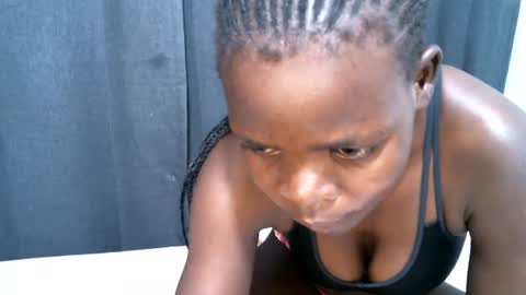 Snapshot of lizzy_25 chatting on June 13, 12:52 am Lizzy online show from June 13, 12:52 am