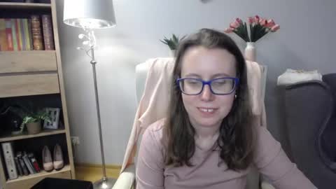 Snapshot of lizzy_sparkle chatting on March 9, 5:22 am Lizzy online show from March 9, 5:22 am