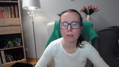 Snapshot of lizzy_sparkle chatting on March 10, 5:45 am Lizzy online show from March 10, 5:45 am