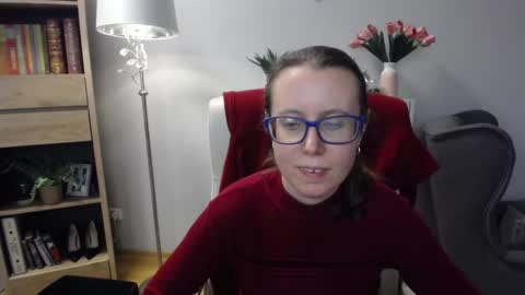 Snapshot of lizzy_sparkle chatting on March 16, 5:44 am Lizzy online show from March 16, 5:44 am