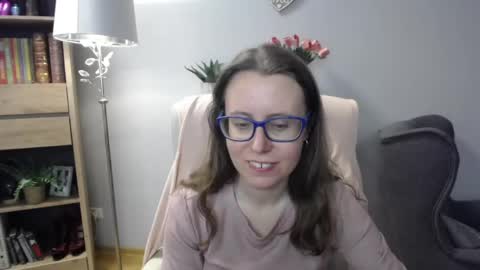 Snapshot of lizzy_sparkle chatting on March 25, 5:35 am Lizzy online show from March 25, 5:35 am