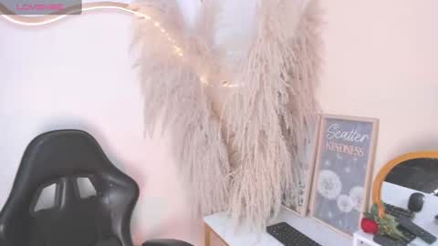 Snapshot of lizzyjones__ chatting on September 25, 4:49 am Lizzy online show from September 25, 4:49 am