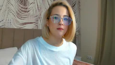 Snapshot of lizzysin chatting on April 16, 1:50 am lizzysin online show from April 16, 1:50 am