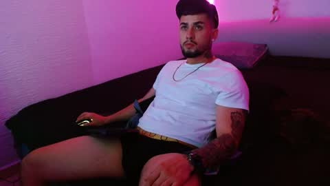 lliamm 2 online show from January 26, 6:07 am