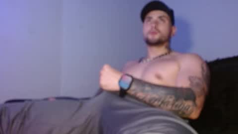 lliamm 2 online show from October 11, 4:33 am