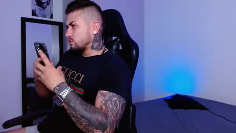 lliamm 2 online show from June 7, 3:54 am